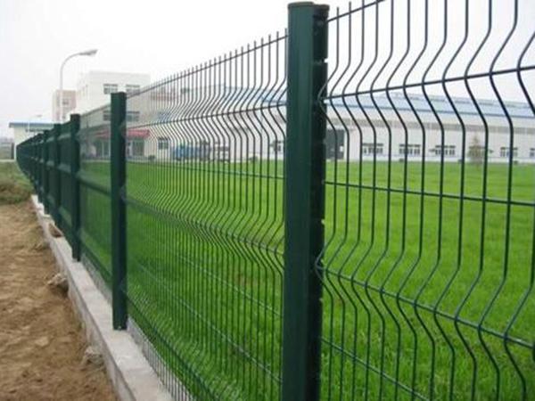 围栏网的安装和使用 铁丝网围栏 第1张
